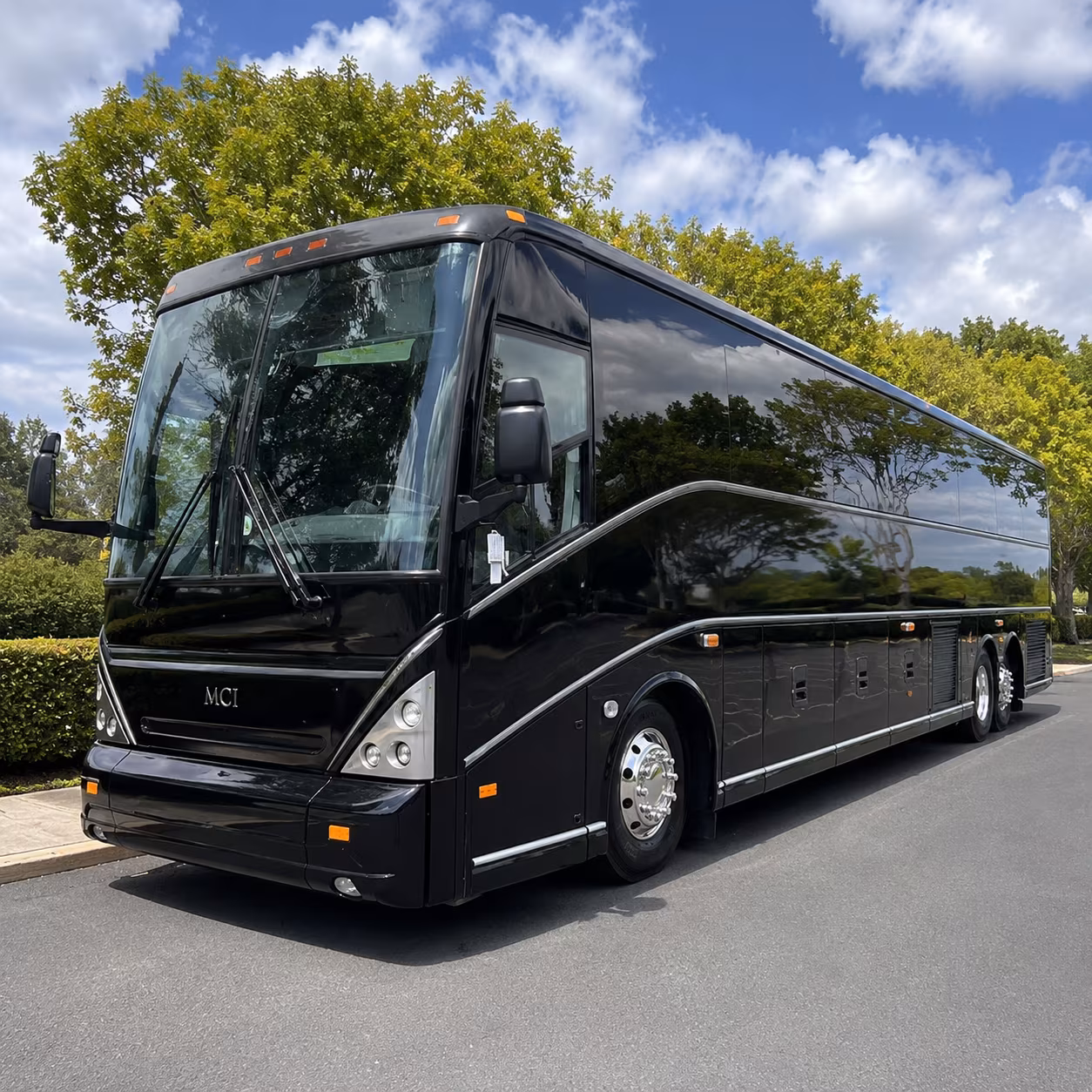 airport transfer buses between sugar land and hou or iah
